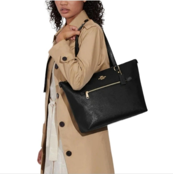 Coach Gallery Tote in Black Crossgrain‎ Leather with Goldtone Hardware - Picture 16 of 16